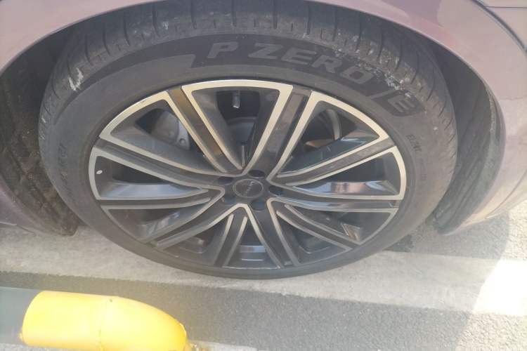 Used Hima Luxeed R7 2024 All-Electric 667 km Max Right Front Wheel Hub