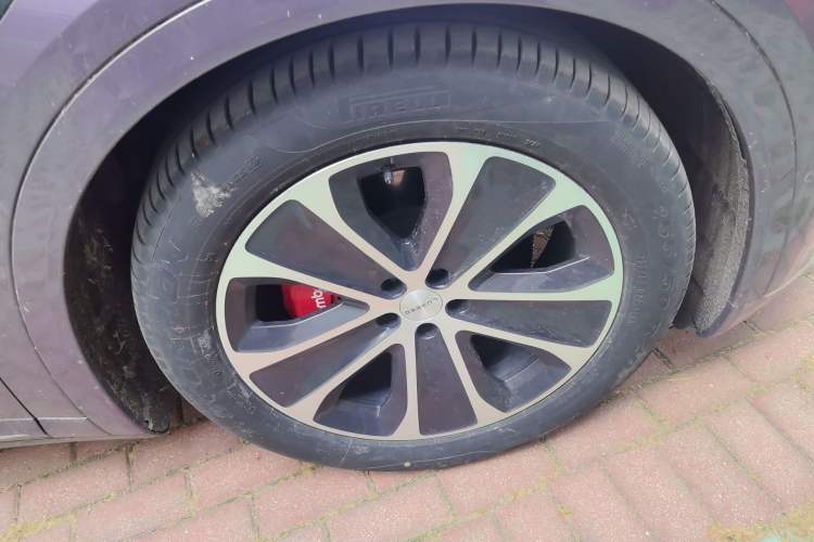 Used Hima Luxeed R7 2024 All-Electric 736 km Ultra Right Front Wheel Hub