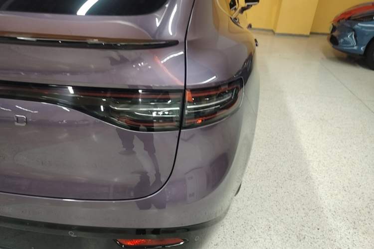 Used Hima Luxeed R7 2024 Pure Electric 667km Pro Right Rear Taillight