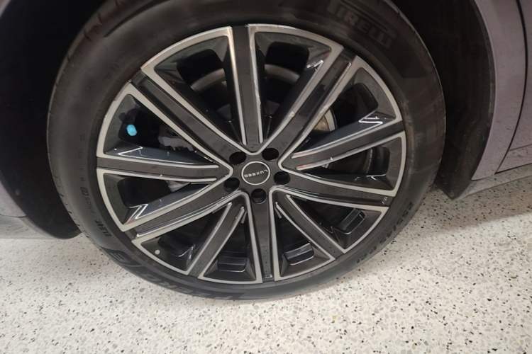 Used Hima Luxeed R7 2024 Pure Electric 667km Pro Right Rear Wheel Hub