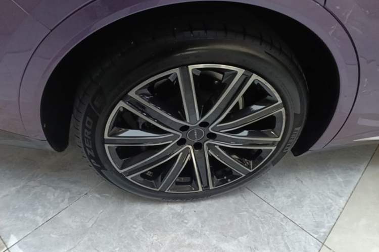 Used Hima Luxeed R7 2024 All-Electric 667 km Max Right Rear Wheel Hub