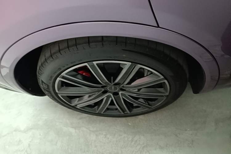 Used Hima Luxeed R7 2024 All-Electric 736 km Ultra Right Rear Wheel Hub
