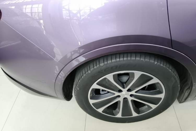 Used Hima Luxeed R7 2024 All-Electric 802 km Max Right Rear Wheel Hub