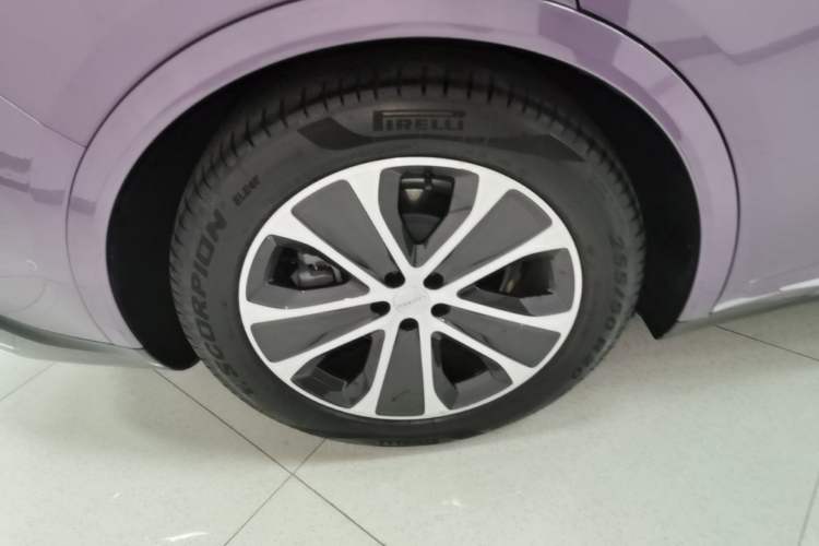 Used Hima Luxeed R7 2024 All-Electric 802 km Max Right Rear Wheel Hub