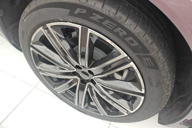 Used Hima Luxeed R7 2024 All-Electric 667 km Max Right Rear Wheel Hub