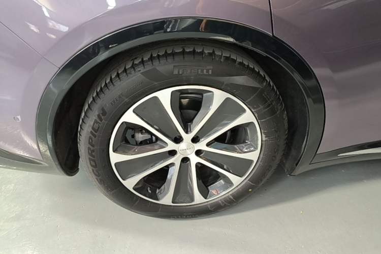 Used Hima Luxeed R7 2024 All-Electric 802 km Max Right Rear Wheel Hub