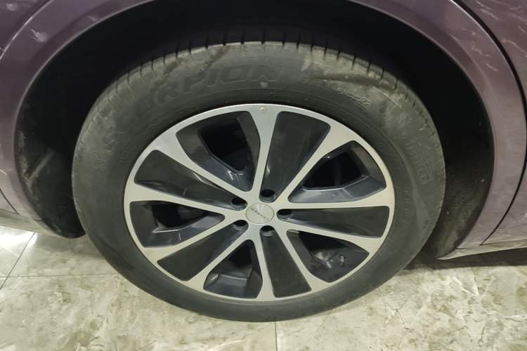 Used Hima Luxeed R7 2024 Pure Electric 667km Pro Right Rear Wheel Hub
