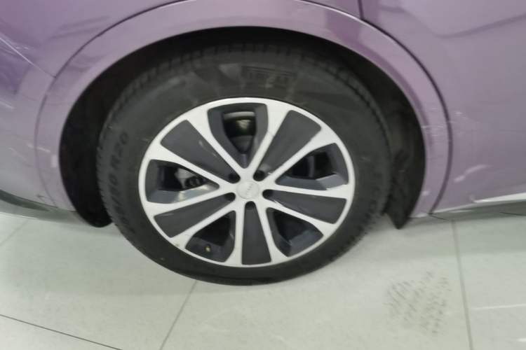 Used Hima Luxeed R7 2024 All-Electric 802 km Max Right Rear Wheel Hub