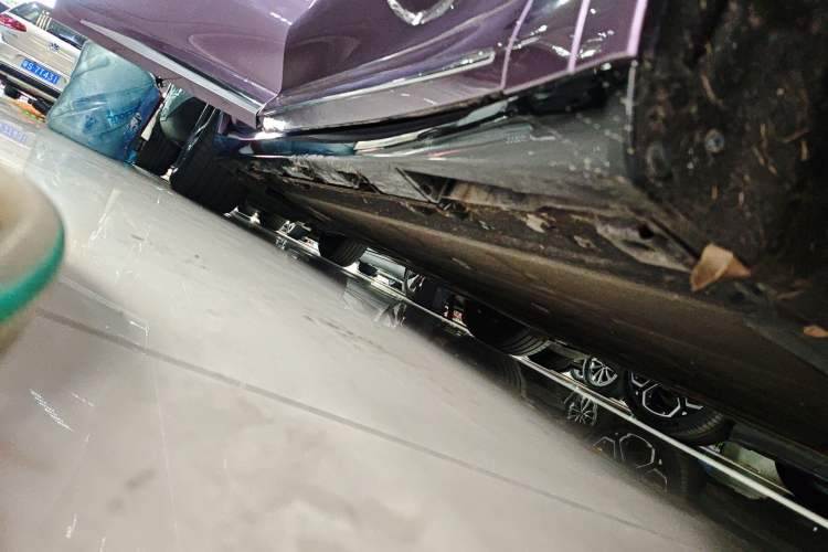 Used Hima Luxeed R7 2024 All-Electric 736 km Ultra Right Side Sill