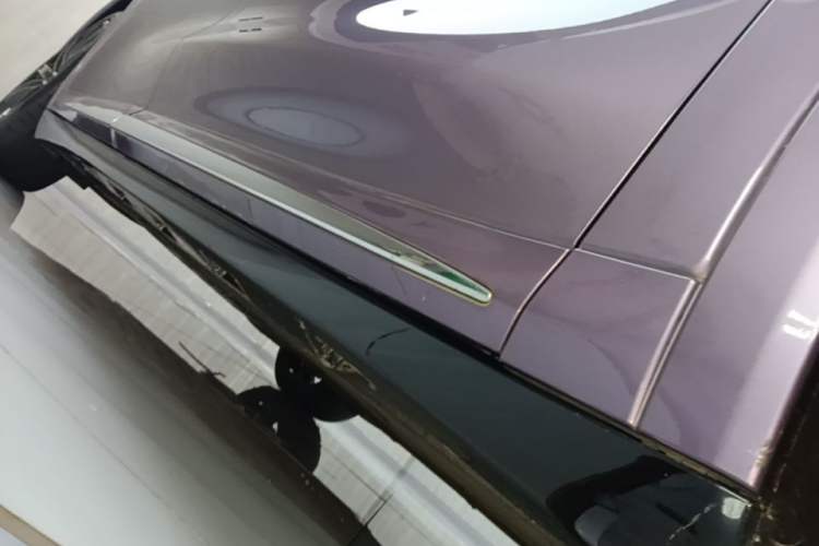 Used Hima Luxeed R7 2024 All-Electric 667 km Max Right Side Sill