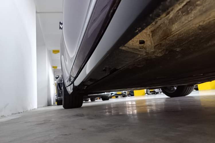 Used Hima Luxeed R7 2024 All-Electric 736 km Ultra Right Side Sill