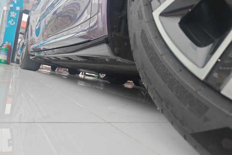 Used Hima Luxeed R7 2024 All-Electric 667 km Max Right Side Sill