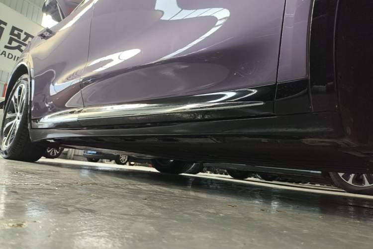 Used Hima Luxeed R7 2024 All-Electric 802 km Max Right Side Sill