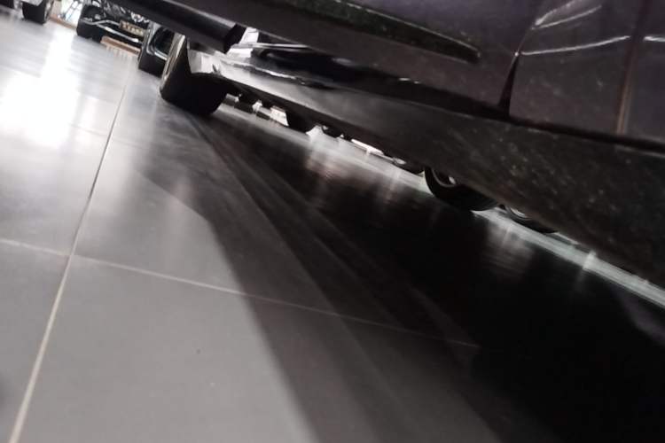 Used Hima Luxeed R7 2024 All-Electric 736 km Ultra Right Side Sill