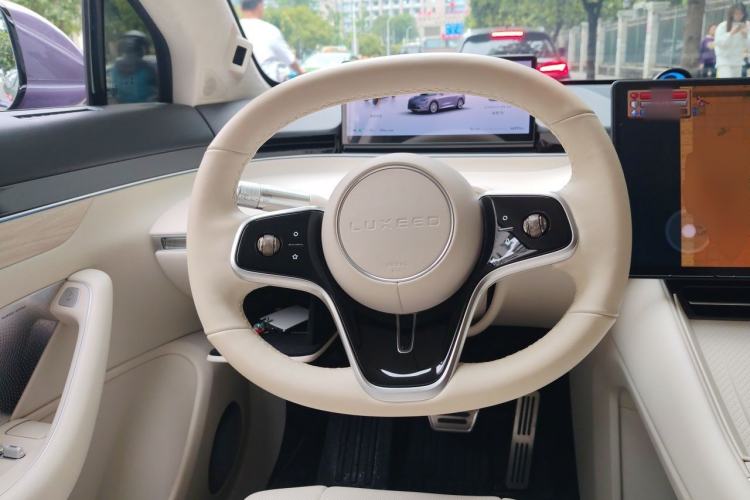 Used Hima Luxeed R7 2024 All-Electric 667 km Max Steering Wheel