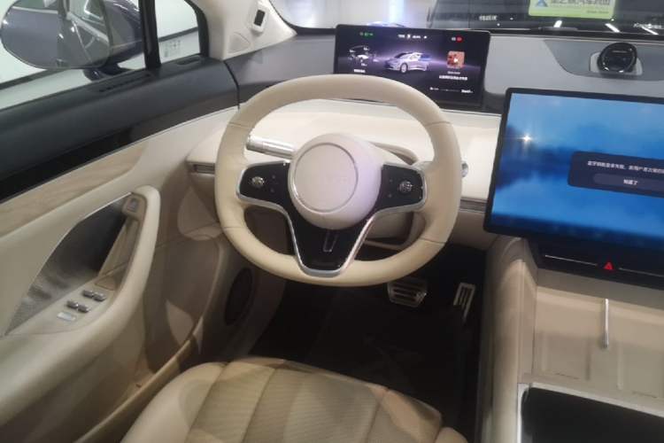 Used Hima Luxeed R7 2024 All-Electric 802 km Max Steering Wheel