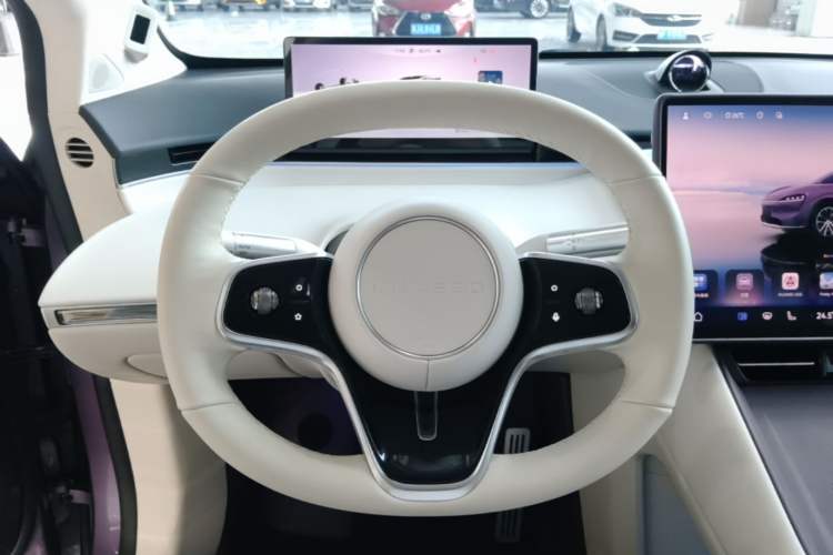 Used Hima Luxeed R7 2024 All-Electric 802 km Max Steering Wheel