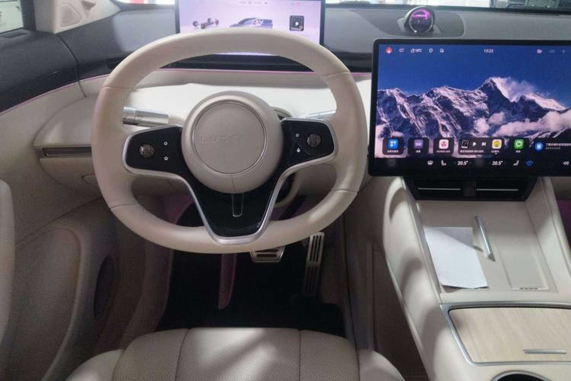 Used Hima Luxeed R7 2024 All-Electric 667 km Max Steering Wheel