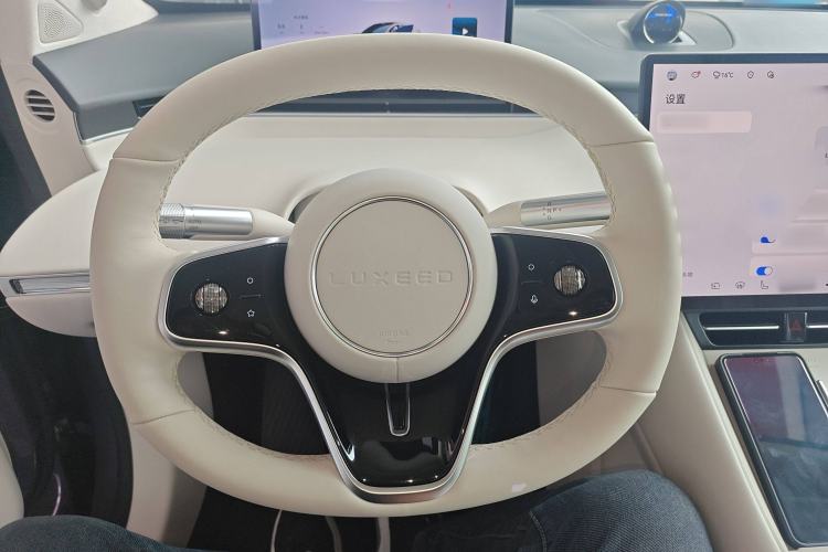 Used Hima Luxeed R7 2024 All-Electric 667 km Max Steering Wheel