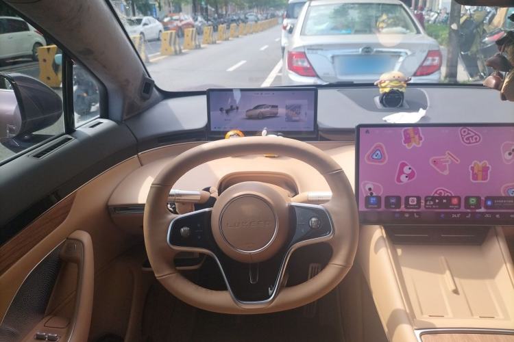 Used Hima Luxeed R7 2024 All-Electric 667 km Max Steering Wheel