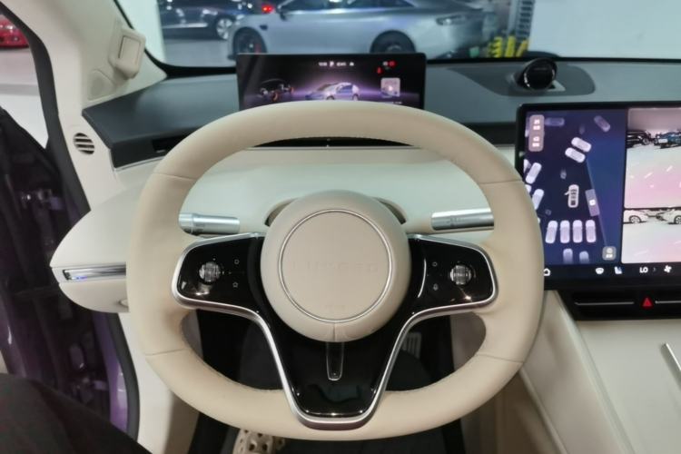 Used Hima Luxeed R7 2024 All-Electric 802 km Max Steering Wheel