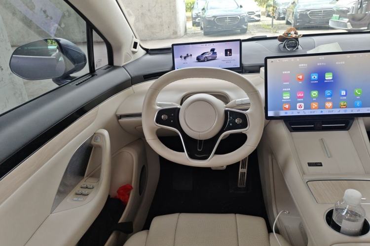 Used Hima Luxeed R7 2024 All-Electric 802 km Max Steering Wheel