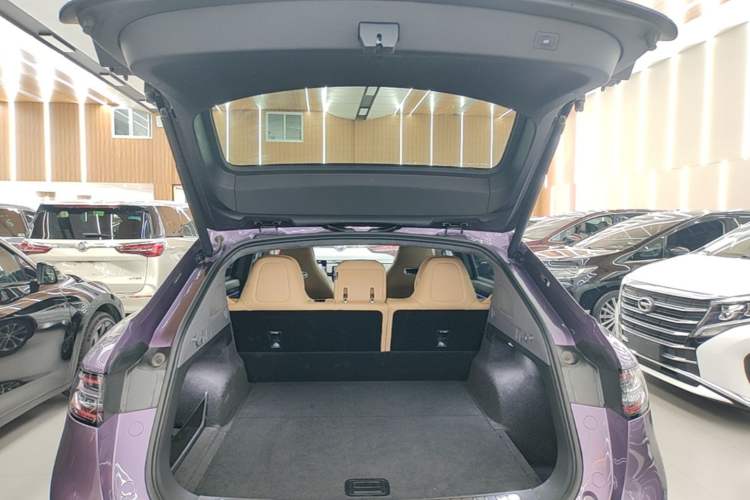 Used Hima Luxeed R7 2024 All-Electric 802 km Max Trunk