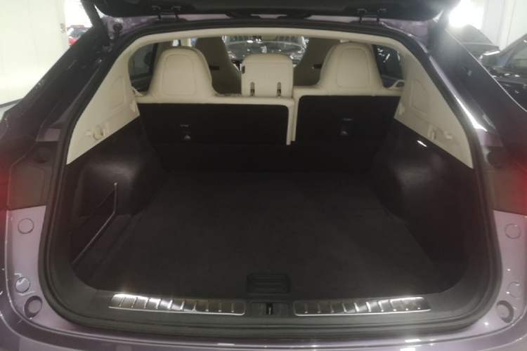 Used Hima Luxeed R7 2024 All-Electric 802 km Max Trunk