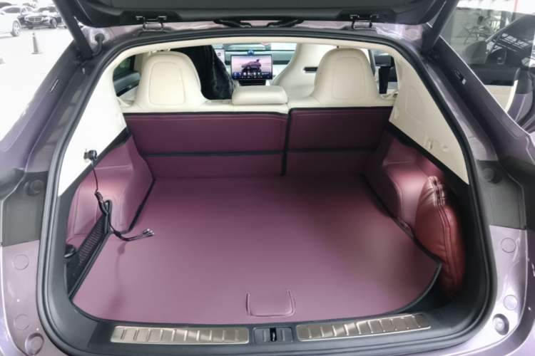 Used Hima Luxeed R7 2024 All-Electric 802 km Max Trunk