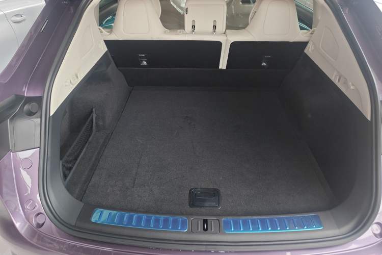 Used Hima Luxeed R7 2024 All-Electric 667 km Max Trunk