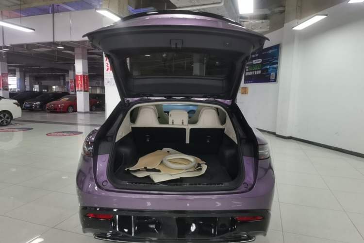 Used Hima Luxeed R7 2024 All-Electric 802 km Max Trunk