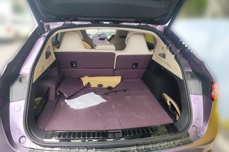 Used Hima Luxeed R7 2024 All-Electric 802 km Max Trunk