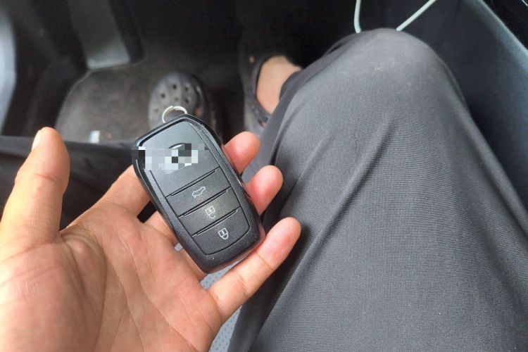 Used Hima Luxeed R7 2024 All-Electric 736 km Ultra Vehicle Key