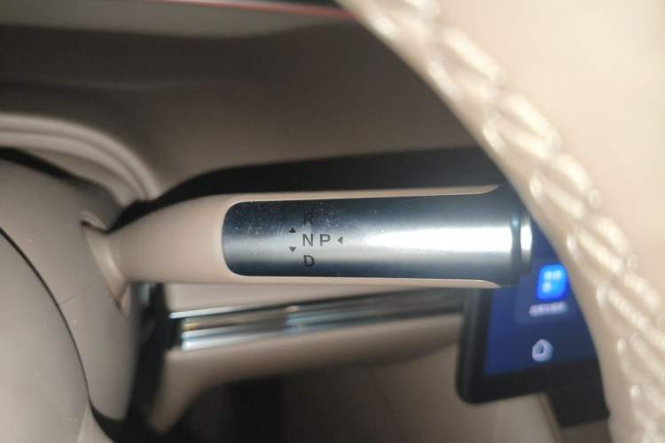 Used Hima Luxeed R7 2024 All-Electric 667 km Max Gear Lever