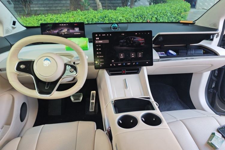 Used Hima Luxeed R7 2024 All-Electric 802 km Max Center Console