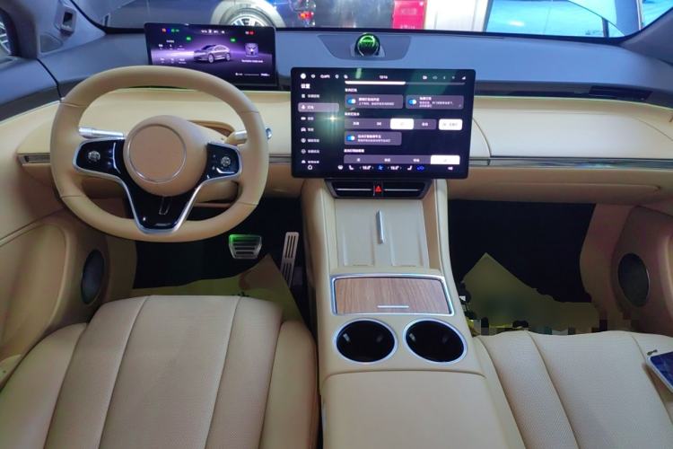 Used Hima Luxeed R7 2024 All-Electric 736 km Ultra Center Console