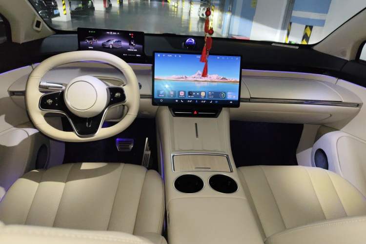 Used Hima Luxeed R7 2024 All-Electric 802 km Max Center Console