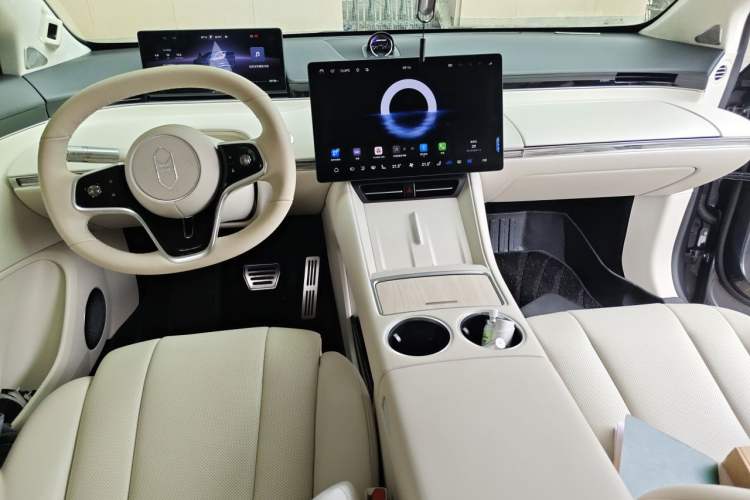 Used Hima Luxeed R7 2024 All-Electric 802 km Max Center Console