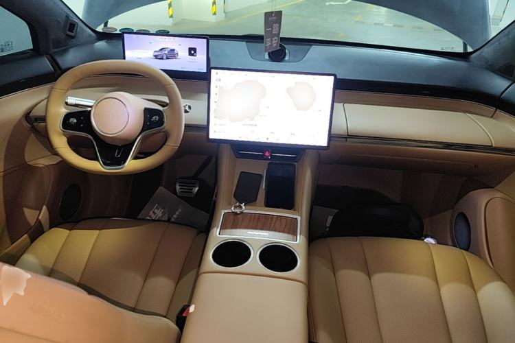 Used Hima Luxeed R7 2024 All-Electric 802 km Max Center Console