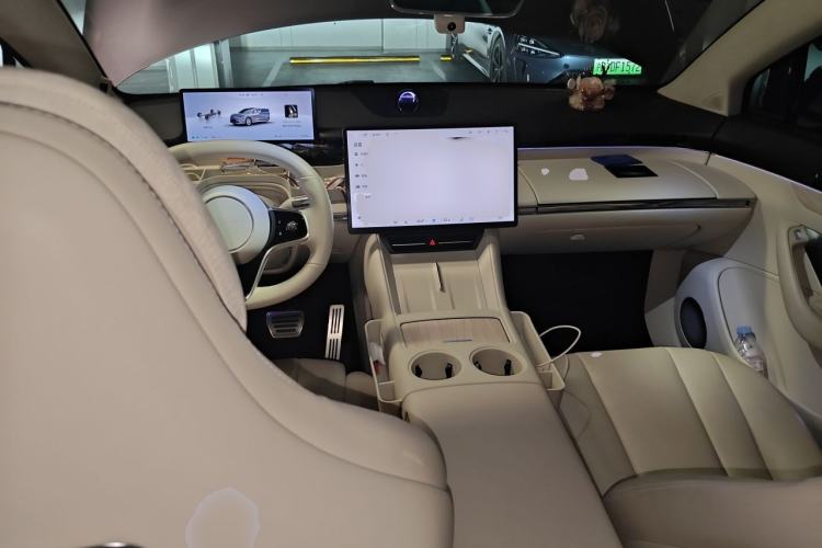 Used Hima Luxeed R7 2024 All-Electric 802 km Max Center Console