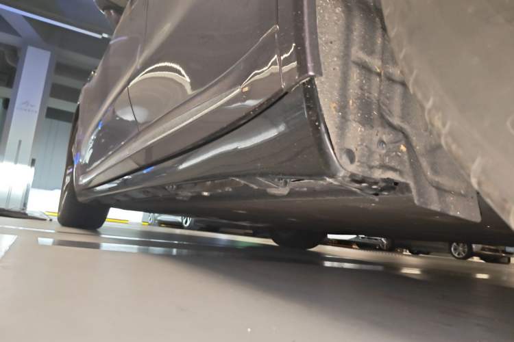 Used Hima Luxeed R7 2024 All-Electric 802 km Max Chassis Rear Left