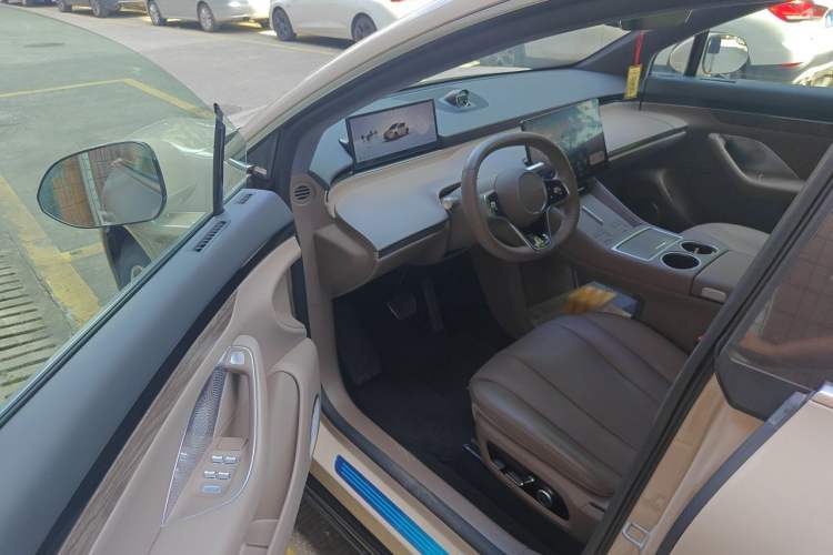 Used Hima Luxeed R7 2024 All-Electric 667 km Max Driver Seat