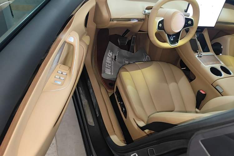 Used Hima Luxeed R7 2024 All-Electric 802 km Max Driver Seat