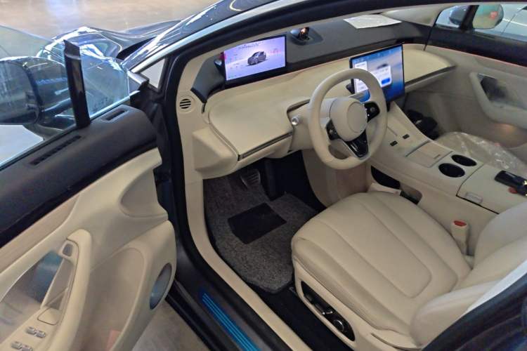 Used Hima Luxeed R7 2024 All-Electric 667 km Max Driver Seat