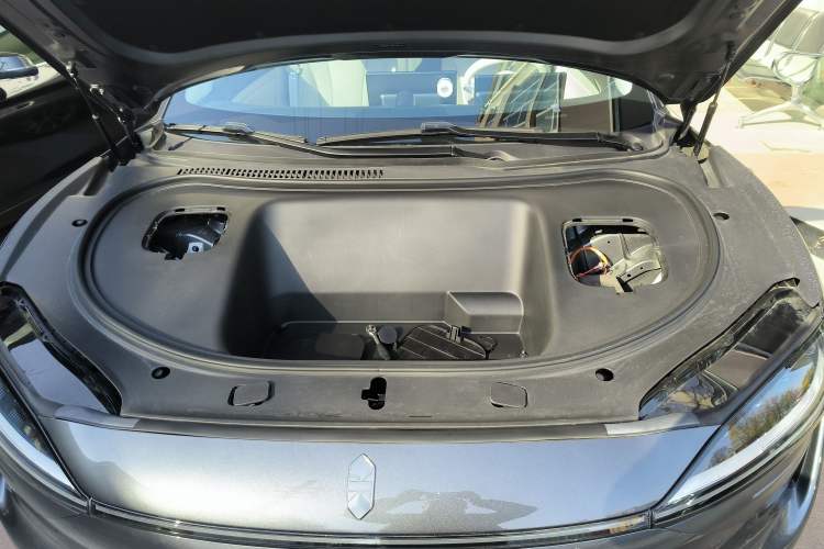 Used Hima Luxeed R7 2024 All-Electric 802 km Max Engine Bay