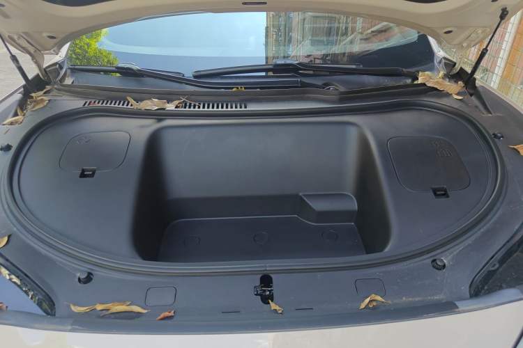 Used Hima Luxeed R7 2024 All-Electric 667 km Max Engine Bay