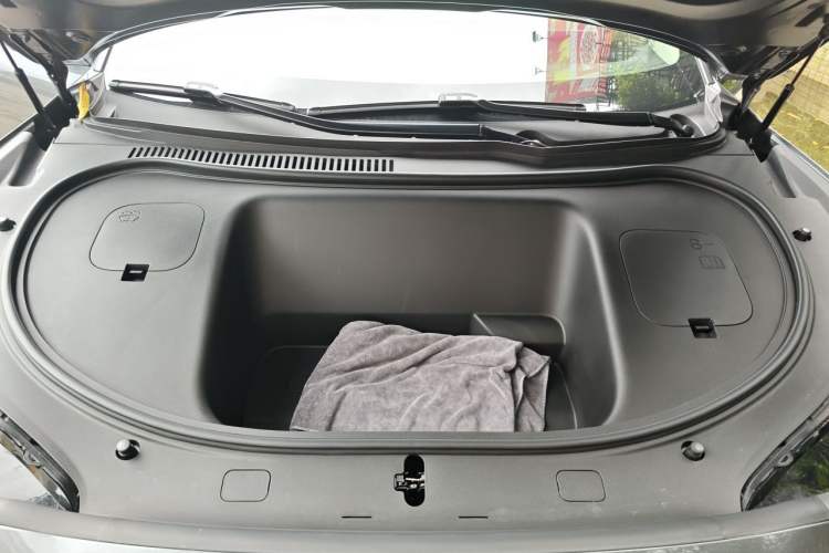 Used Hima Luxeed R7 2024 All-Electric 802 km Max Engine Bay