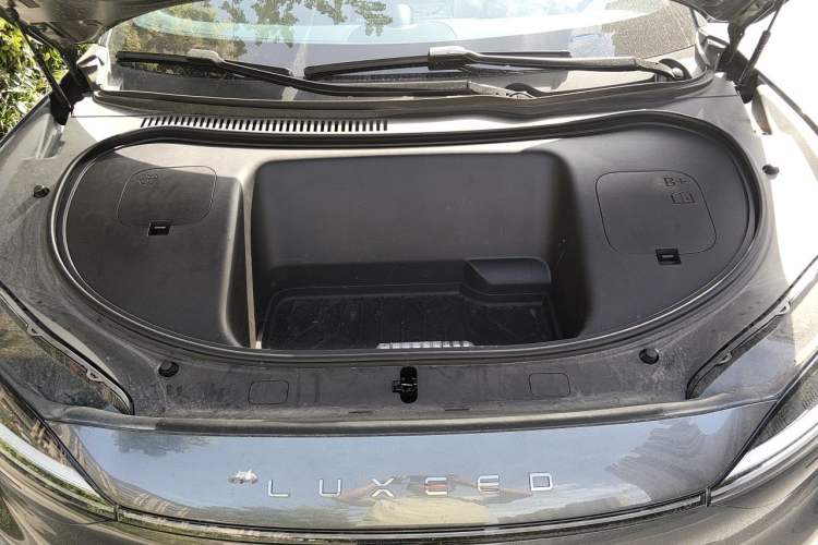 Used Hima Luxeed R7 2024 All-Electric 802 km Max Engine Bay