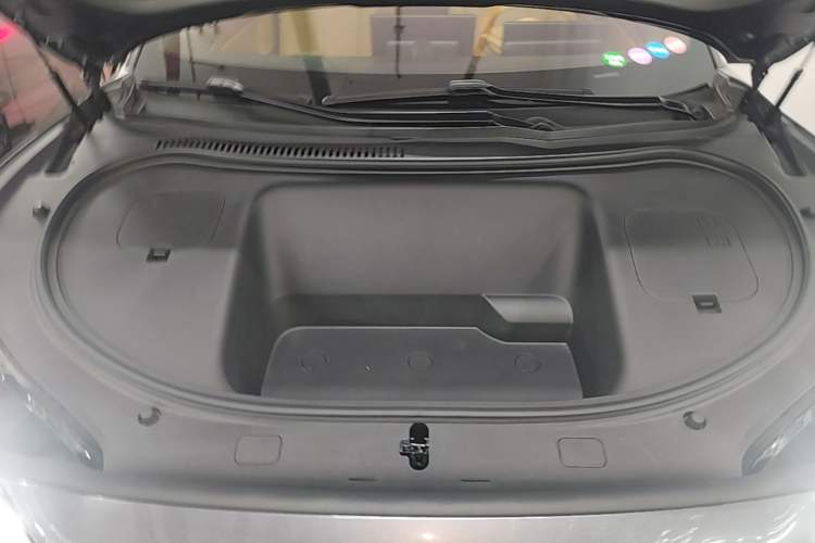 Used Hima Luxeed R7 2024 All-Electric 802 km Max Engine Bay