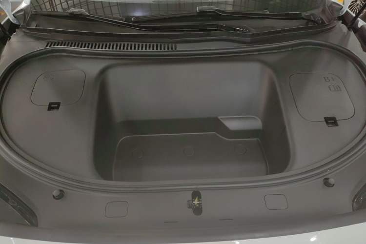 Used Hima Luxeed R7 2024 All-Electric 736 km Ultra Engine Bay
